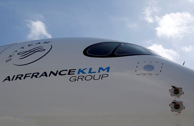 Air France KLM redeems 500 million euros worth of debts and may raise new equity