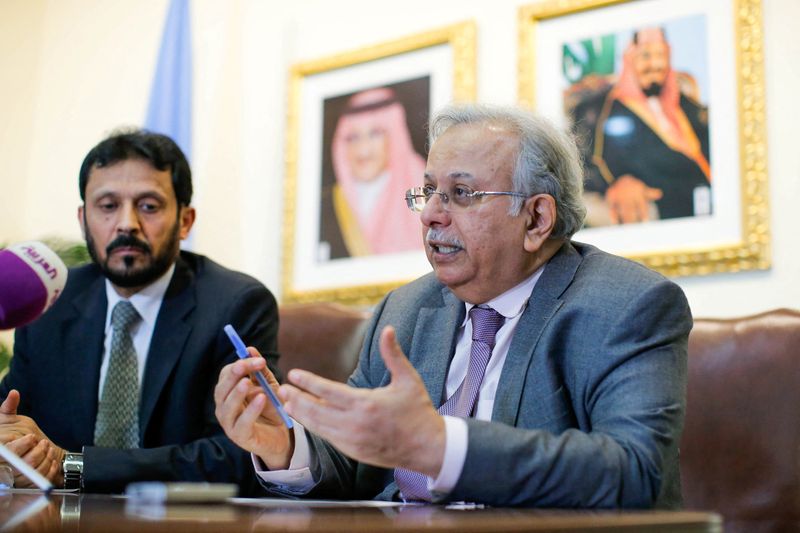 &copy; Reuters. مندوب السعودية لدى الأمم المتحدة عبد الله المعلمي (الى اليمين) في صورة من أرشيف رويترز.