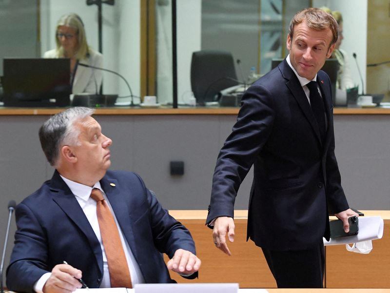 &copy; Reuters. La France est prête à coopérer avec la Hongrie en dépit de divergences politiques importantes entre les deux pays, a déclaré lundi Emmanuel Macron à Budapest, au côté du Premier ministre nationaliste Viktor Orban. /Photo prise le 22 octobre 2021/
