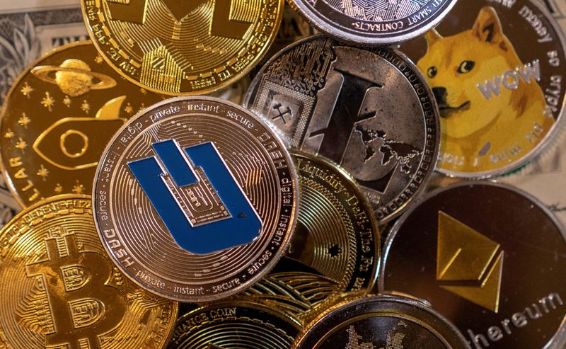 &copy; Reuters. FILE PHOTO: Representations of virtual cryptocurrencies are seen in this illustration taken November 28, 2021. REUTERS/Dado Ruvic/Illustration