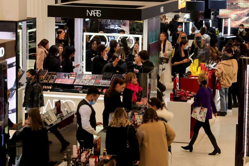 &copy; Reuters. FILE PHOTO: Shoppers look at products inside Selfridges on "Black Friday" in the West End shopping district of London, Britain, November 26, 2021. REUTERS/May James/File Photo