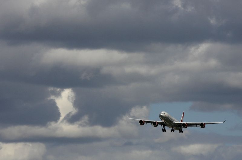 &copy; Reuters. FILE PHOTO: A Virgin Atlantic aircraft comes in to land at Heathrow Airport, in London May 26, 2009. REUTERS/Luke MacGregor