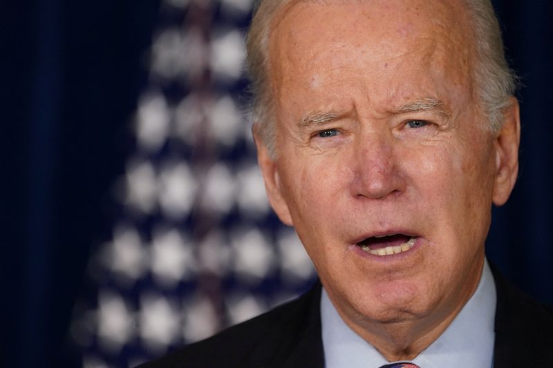 &copy; Reuters. U.S. President Joe Biden speaks about the deadly tornadoes that struck Kentucky, in Wilmington, Delaware, U.S., December 11, 2021. REUTERS/Kevin Lamarque