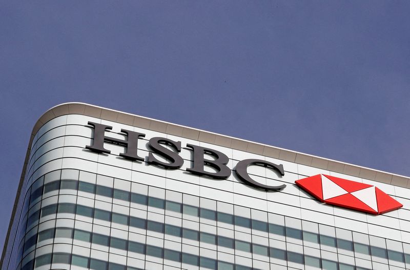 © Reuters. FOTO DE ARCHIVO: El logotipo del banco HSBC en el distrito financiero de Canary Wharf en Londres, Reino Unido, 3 de marzo de 2016.  REUTERS/Reinhard Krause//File Photo