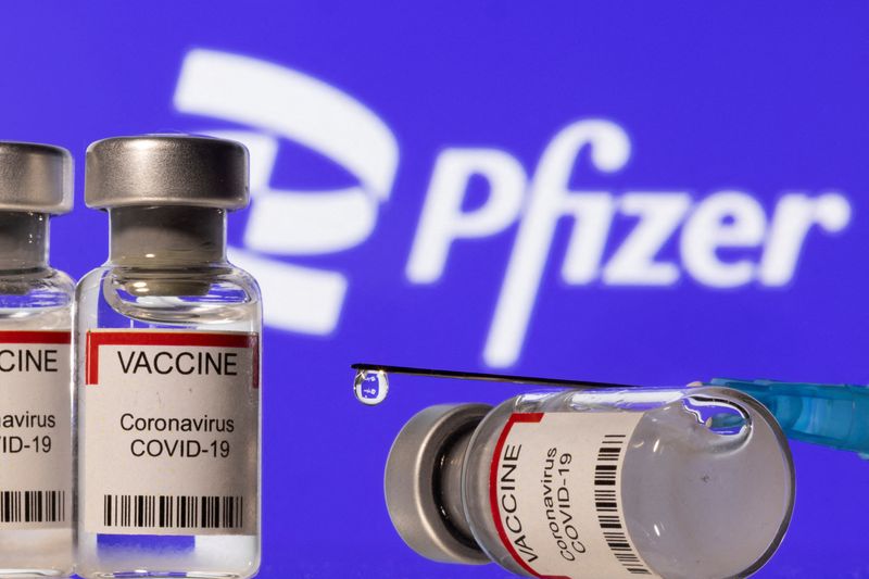 &copy; Reuters.  １２月１４日、南アフリカ最大の民間医療保険会社ディスカバリー・ヘルスは、ファイザーとビオンテックが共同開発した新型コロナウイルスワクチンを２回接種した場合の入院予防効果