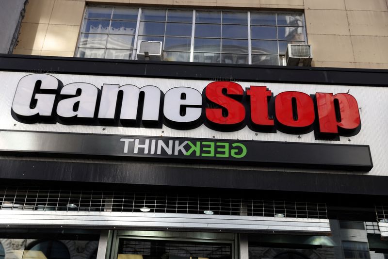 &copy; Reuters. FILE PHOTO: Signage is seen at a GameStop in Manhattan, New York, U.S., December 7, 2021. REUTERS/Andrew Kelly/File Photo