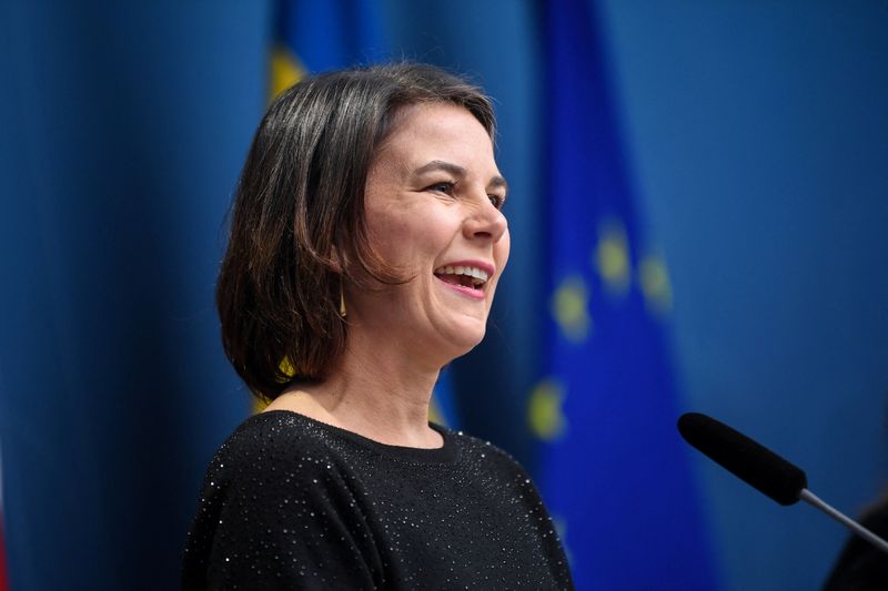 &copy; Reuters. وزيرة الخارجية الألمانية الجديدة أنالينا بيربوك تحضر مؤتمرا صحفيا في استوكهولم عاصمة السويد يوم الثلاثاء.
(صورة لرويترز من وكالة تي تي للأن