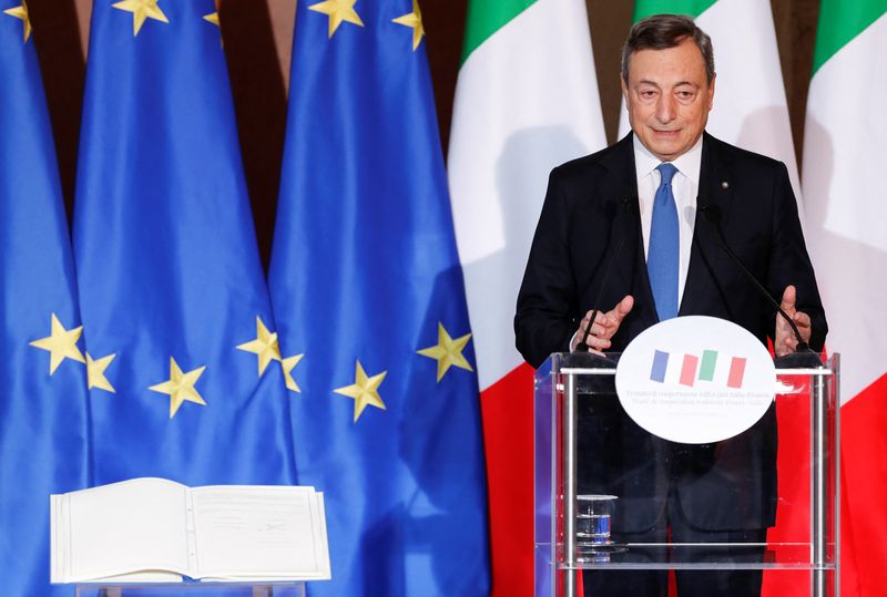 &copy; Reuters. FILE PHOTO: Italy's Prime Minister Mario Draghi speaks during a news conference after signing an accord with French President Emmanuel Macron to try to tilt the balance of power in Europe, at Villa Madama in Rome, Italy, November 26, 2021. REUTERS/Remo Ca