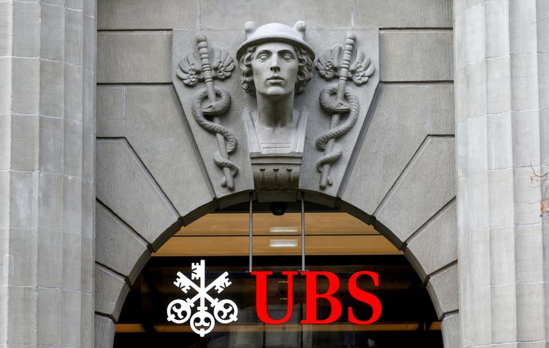 © Reuters. FILE PHOTO: The logo of Swiss bank UBS is seen at its headquarters in Zurich, Switzerland February 17, 2021. REUTERS/Arnd Wiegmann