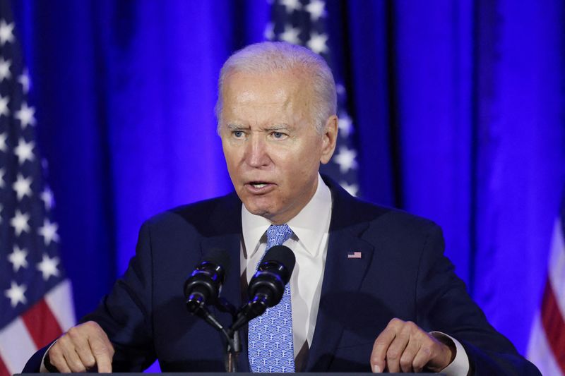 &copy; Reuters. U.S. President Joe Biden speaks during a holiday celebration for the Democratic National Committee (DNC), at the Hotel Washington, in Washington, U.S, December 14, 2021. REUTERS/Evelyn Hockstein