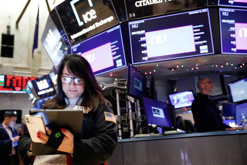 &copy; Reuters. FILE PHOTO: A trader works on the floor of the New York Stock Exchange (NYSE) in New York City, U.S., December 9, 2021.  REUTERS/Brendan McDermid