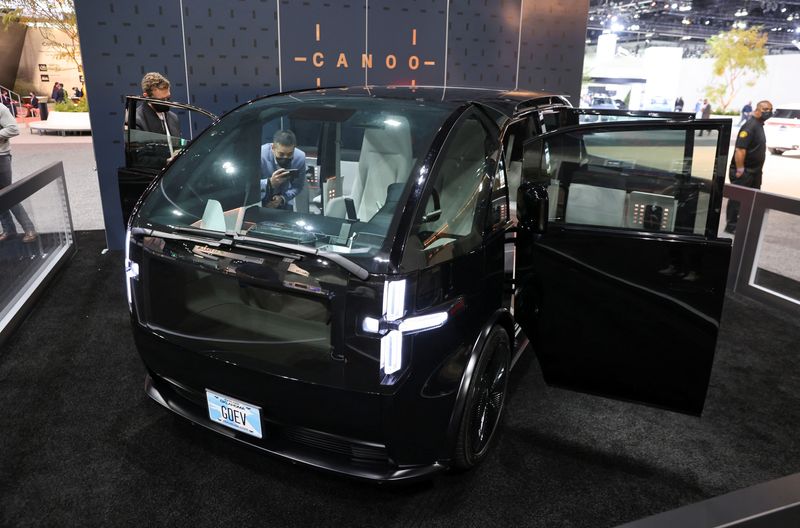 &copy; Reuters. A Canoo Lifestyle Vehicle is displayed during the 2021 LA Auto Show in Los Angeles, California, U.S. November, 17, 2021. REUTERS/Mike Blake/file photo