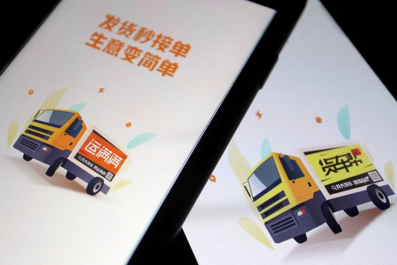 &copy; Reuters. FILE PHOTO: Chinese truck-hailing apps Huochebang and Yunmanman, owned by Full Truck Alliance, are seen on mobile phones in this illustration picture taken July 5, 2021. REUTERS/Florence Lo/Illustration/File Photo