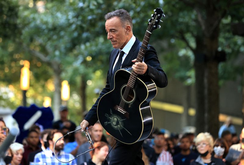 &copy; Reuters. المغني والملحن الأمريكي بروس سبرينجستين خلال احتفال لإحياء ذكرى ضحايا هجمات 11 سبتمبر أيلول هذا العام في نيويورك. صورة لرويترز من ممثل لوكال