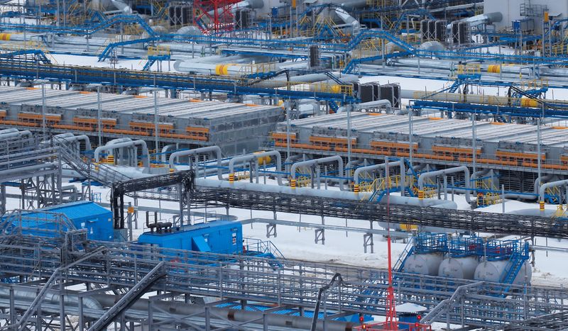 &copy; Reuters. A view shows a gas processing facility, operated by Gazprom company, at Bovanenkovo gas field on the Arctic Yamal peninsula, Russia May 21, 2019. Picture taken May 21, 2019. REUTERS/Maxim Shemetov