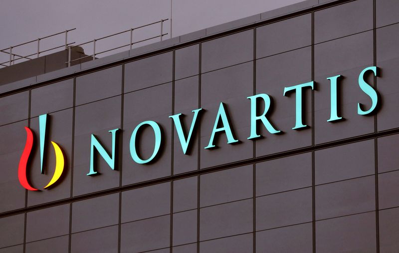 &copy; Reuters. Il logo Novartis a Stein, in Svizzera.   REUTERS/Arnd Wiegmann
