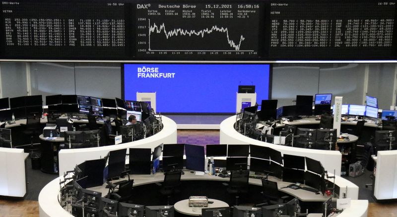 &copy; Reuters. The German share price index DAX graph is pictured at the stock exchange in Frankfurt, Germany, December 15, 2021.    REUTERS/Staff