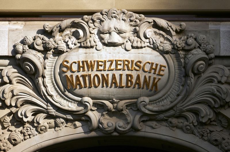 &copy; Reuters. FILE PHOTO: A sign is pictured on the Swiss National Bank (SNB) in Bern, Switzerland, October 11, 2021.  REUTERS/Denis Balibouse/File Photo