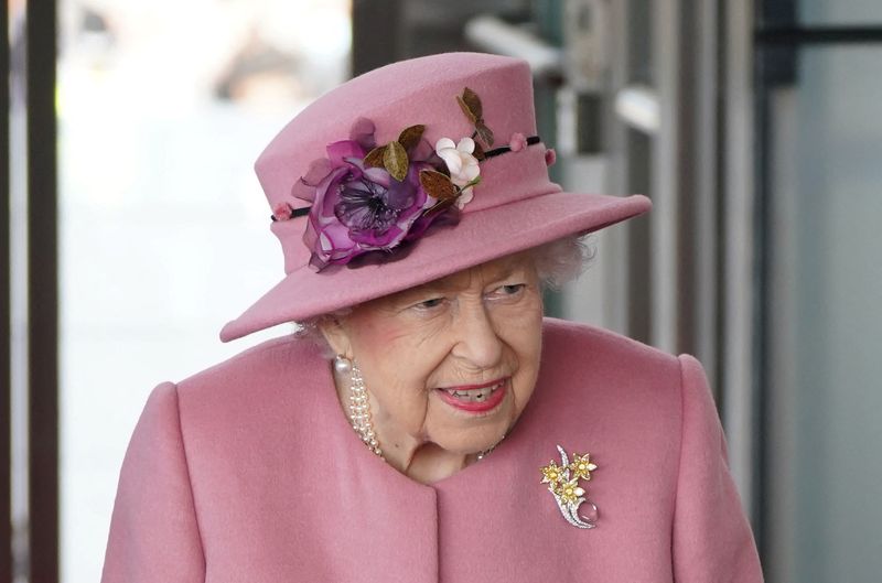 &copy; Reuters. FILE PHOTO: Britain's Queen Elizabeth attends the opening ceremony of the sixth session of the Senedd in Cardiff, Britain October 14, 2021. Jacob King/Pool via REUTERS