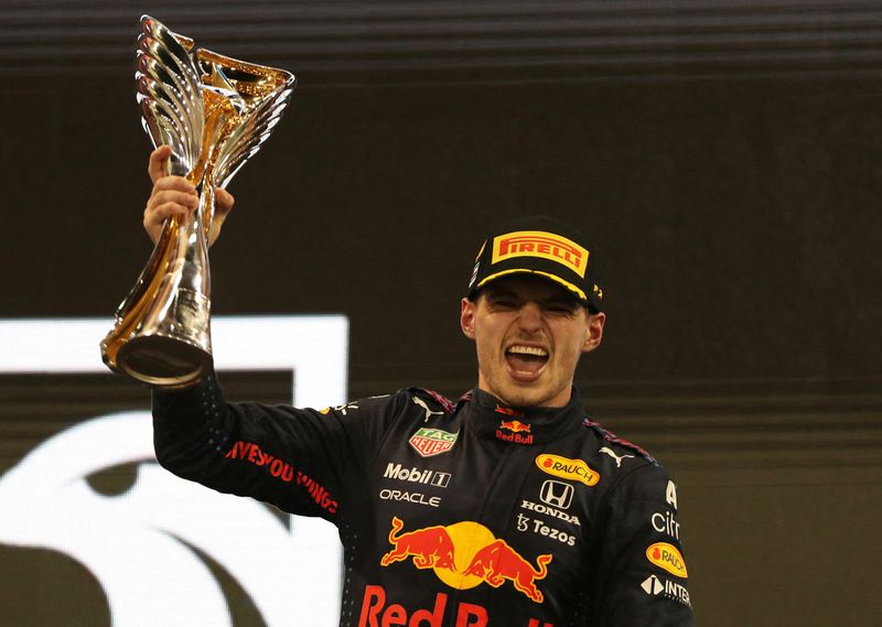 &copy; Reuters. Max Verstappen comemora vitória no Grande Prêmio de Abu Dhabi de Fórmula 1
12/12/2021 Pool via REUTERS/Kamran Jebreili