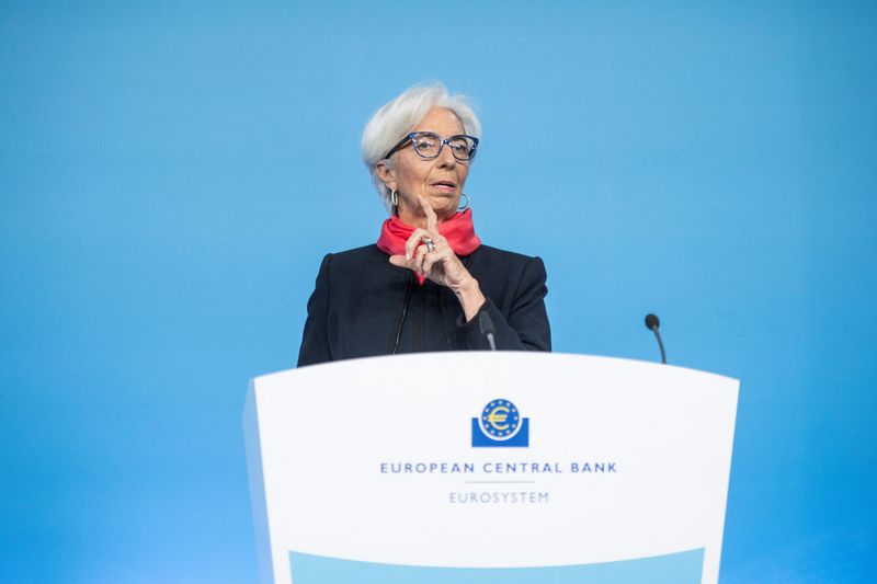 © Reuters. President of the European Central Bank (ECB) Christine Lagarde addresses a news conference, following a meeting of the governing council of the ECB on the eurozone monetary policy in Frankfurt am Main, western Germany, December 16, 2021. Thomas Lohnes/Pool via REUTERS