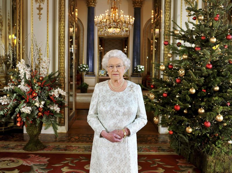&copy; Reuters. Rainha britânica Elizabeth durante pronunciamento no Palácio de Buckingham
07/12/2012 REUTERS/John Stillwell/Pool