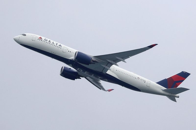 © Reuters. Aeronave da Delta Air Lines próxima ao Aeroporto de Sidney, Austrália
28/10/2020
REUTERS/Loren Elliott