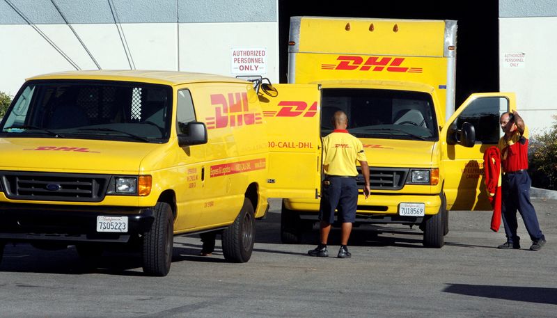 © Reuters. Veículos da transportadora DHL em Burbank, Califórnia
10/11/2008
REUTERS/Fred Prouser