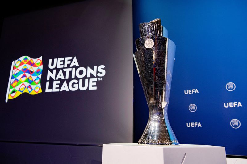 &copy; Reuters. درع دوري الأمم الأوروبية لكرة القدم في نيون بسويسرا يوم الخميس. صورة لرويترز. (يحظر إعادة بيع الصورة أو الاحتفاظ بها في الأرشيف.)