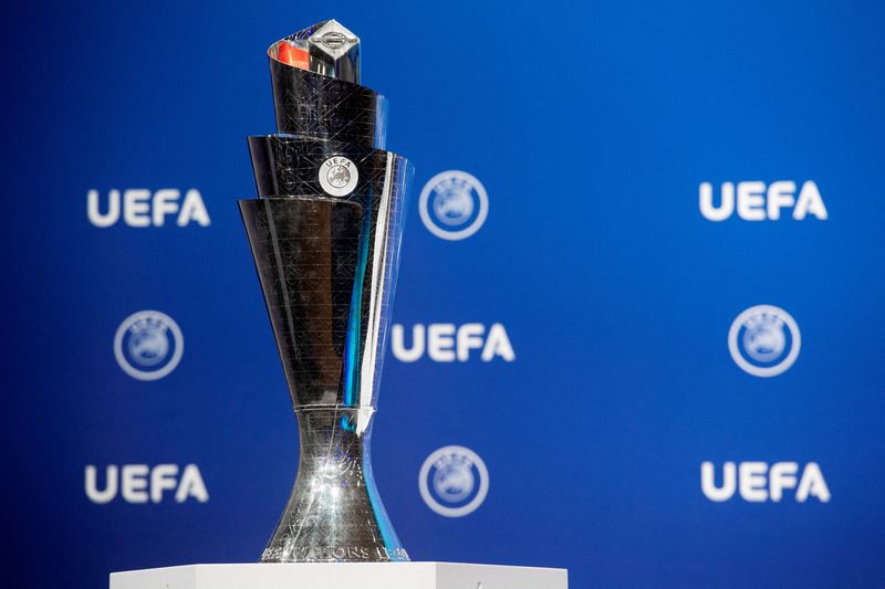&copy; Reuters. Sorteo de la UEFA Nations League 2022/23 - Nyon, Suiza - 16 de diciembre de 2021. El trofeo de la UEFA Nations League se muestra antes del sorteo UEFA / Handout vía REUTERS. ATENCIÓN A EDITORES - ESTA IMAGEN HA SIDO SUMINISTRADA POR UN TERCERO. NO REVEN