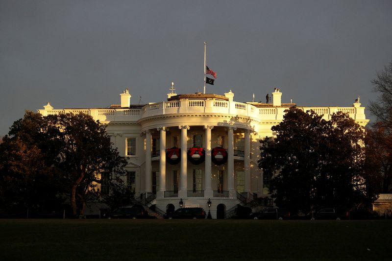 &copy; Reuters. The White House is seen at sunrise, from the South Lawn Driveway in Washington, U.S, December 7, 2021. REUTERS/Tom Brenner/Files