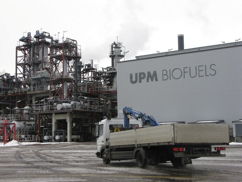 © Reuters. A maintenance truck is seen at UPM-Kymmeneis biofuel plant in Lappeenranta, Finland March 9, 2016. REUTERS/Jussi Rosendahl/File Photo