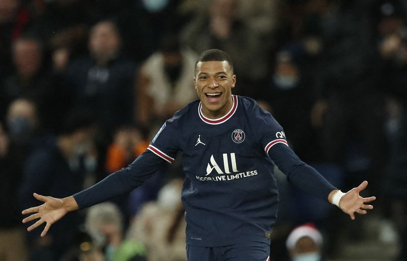 &copy; Reuters. Kylian Mbappé comemora gol durante partida entre Paris St Germain e Monaco pelo Campeonato Francês
12/12/2021 REUTERS/Benoit Tessier