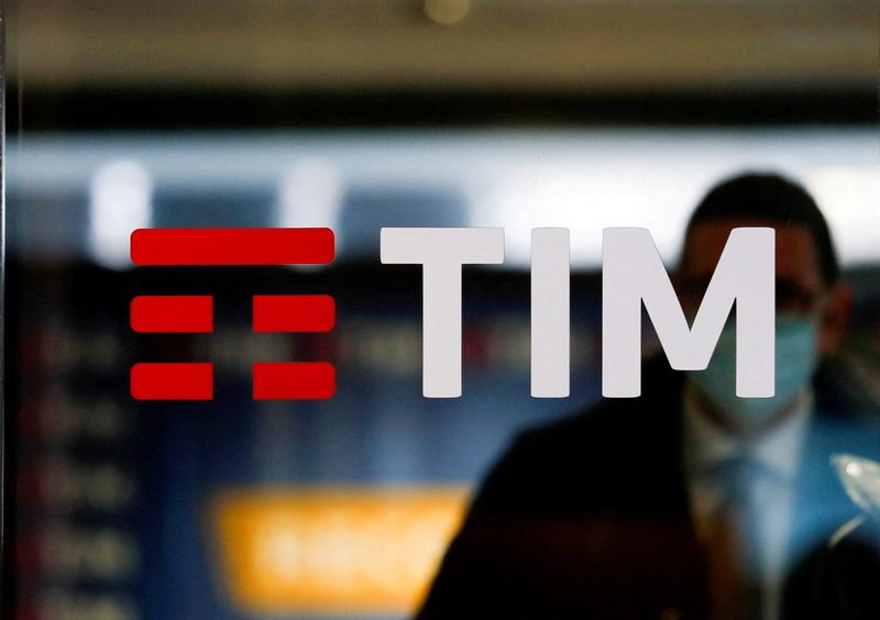 &copy; Reuters. FILE PHOTO: The TIM logo is seen at its headquarters in Rome, Italy November 22, 2021. REUTERS/Yara Nardi/File Photo