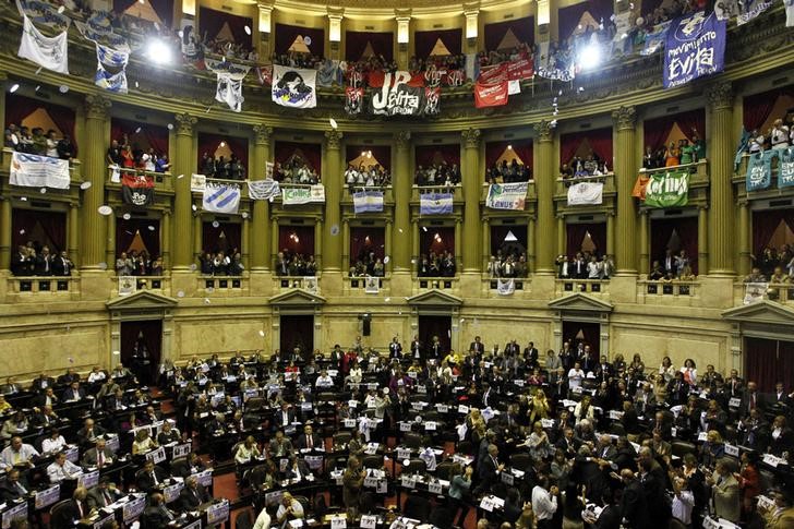 © Reuters. Parlamentares no Congresso argentino
03/05/2012 REUTERS/Enrique Marcarian