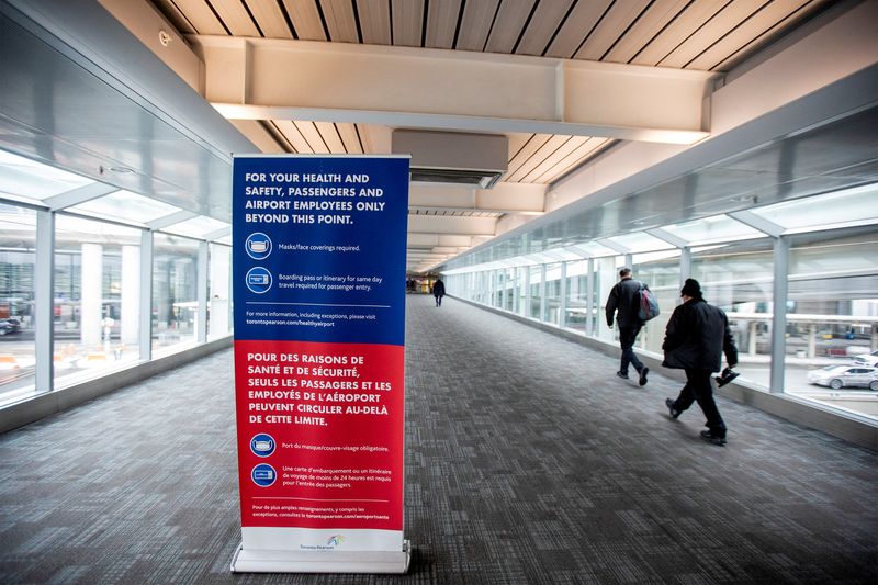 &copy; Reuters. FILE PHOTO: People walk towards terminal 1 at Toronto's Pearson Airport after mandatory coronavirus disease (COVID-19) testing took effect for international arrivals in Mississauga, Ontario Canada February 15, 2021. REUTERS/Carlos Osorio/File Photo