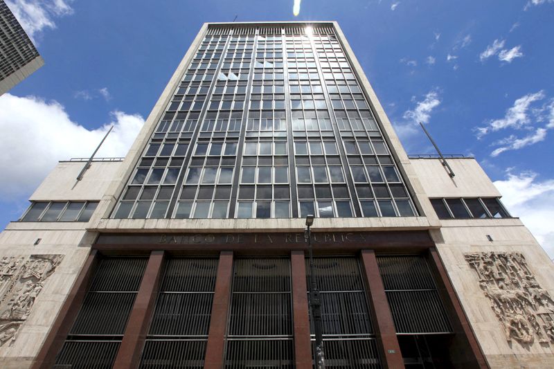 &copy; Reuters. Fachada do BC da Colômbia, em Bogotá
07/04/2015
REUTERS/Jose Miguel Gomez  