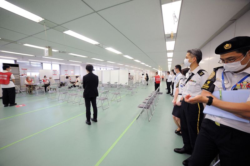 اليابان تمدد القيود على دخول الأجانب لمنع تفشي أوميكرون