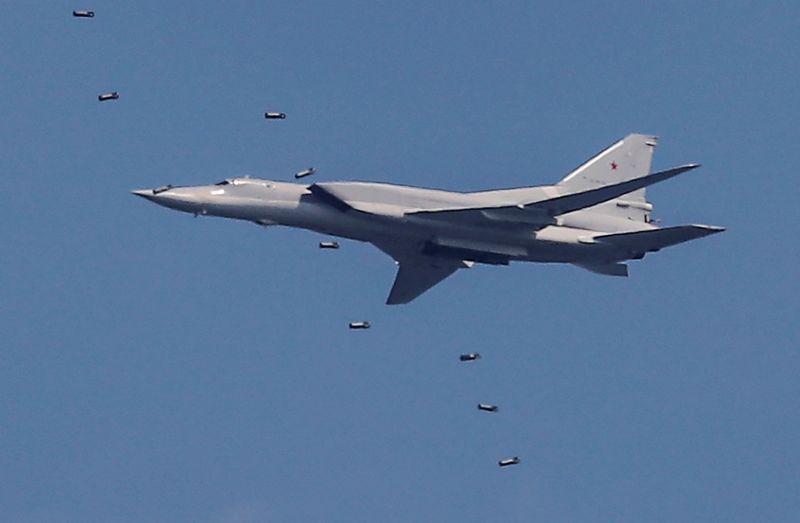 © Reuters. صورة من أرشيف رويترز لقاذفة قنابل استراتيجية بعيدة المدى من طراز تو-22إم3.