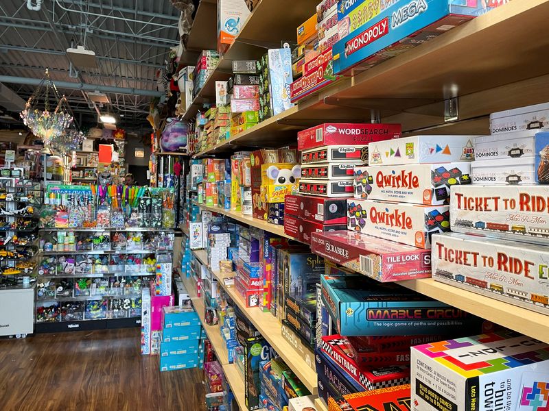 © Reuters. FILE PHOTO: General view of the Building Blocks toy store in Chicago, U.S., December 10, 2021. Picture taken December 10, 2021. REUTERS/Richa Naidu