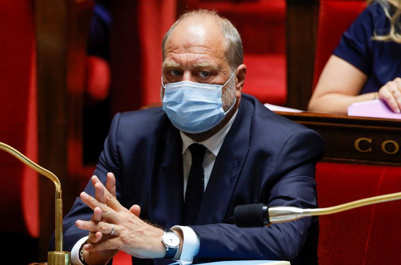 &copy; Reuters. وزير العدل الفرنسي إيريك دوبون موريتي في الجمعية الوطنية في باريس يوم الأحد . تصوير: باسكال روسيجنول - رويترز.