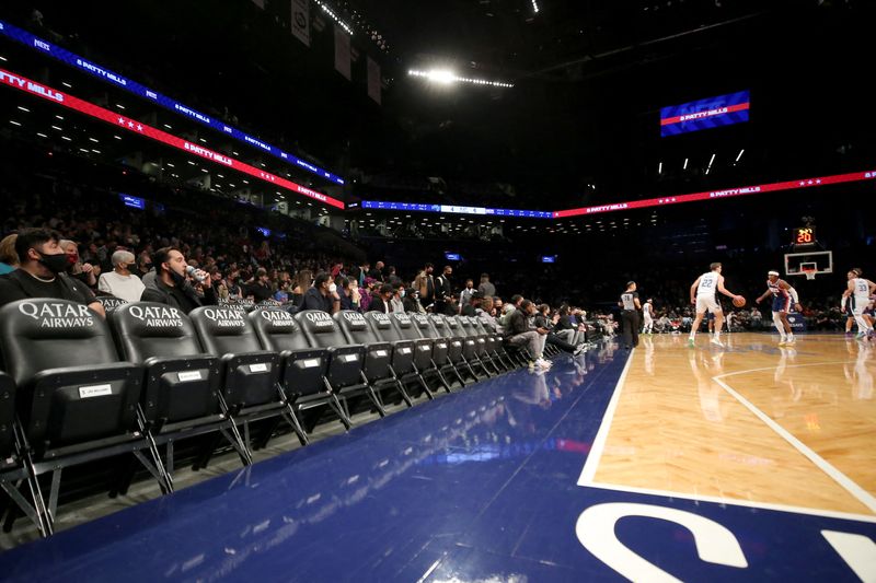 &copy; Reuters. Dec 18, 2021; Brooklyn, New York, USA; General view of mostly empty courtside seats as Orlando Magic forward Franz Wagner (22) controls the ball against the Brooklyn Nets during the first quarter at Barclays Center. Mandatory Credit: Brad Penner-USA TODAY