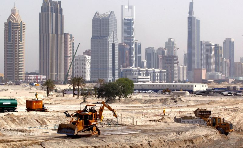 © Reuters. منظر عام لموقع بناء في دبي في صورة من أرشيف رويترز.