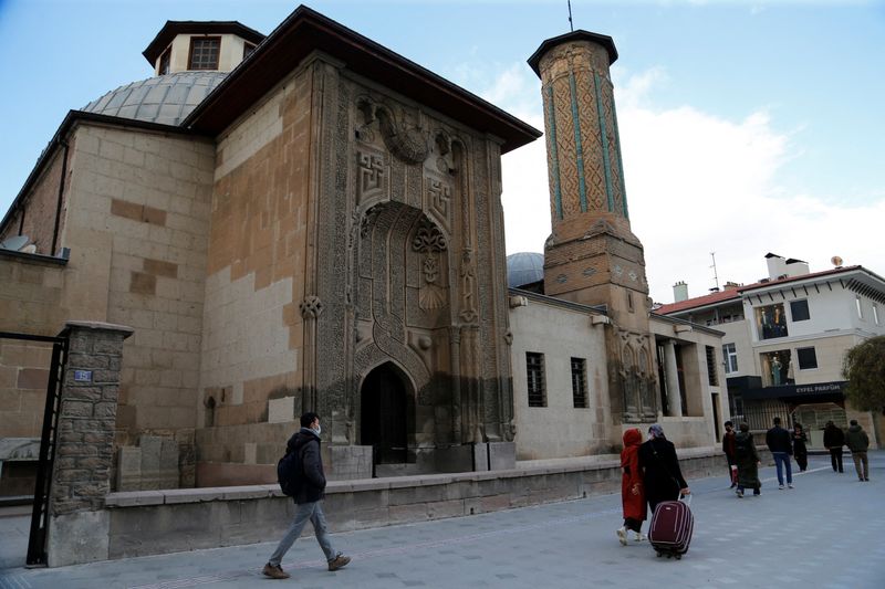 &copy; Reuters. People walk along a street in Konya, Turkey December 7, 2021. Picture taken December 7, 2021. REUTERS/Cagla Gurdogan