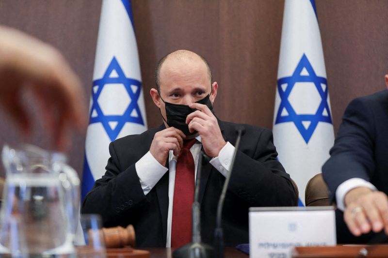 © Reuters. رئيس الوزراء الإسرائيلي نفتالي بينيت خلال اجتماع للحكومة في القدس يوم الأحد. صورة لرويترز من ممثل لوكالات الأنباء.