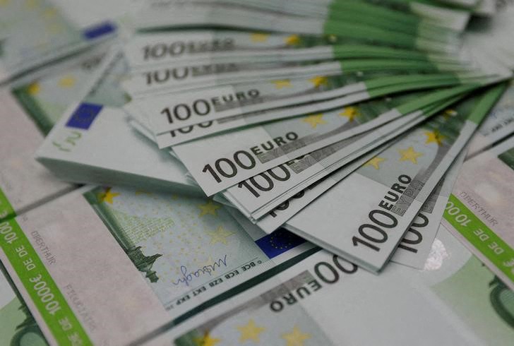 &copy; Reuters. 欧州中央銀行（ＥＣＢ）が２０日発表した１０月のユーロ圏経常収支は、１８１億ユーロの黒字で、９月から黒字幅が拡大した。写真はウィーンで２０１７年１１月撮影（２０２１年　ロイ