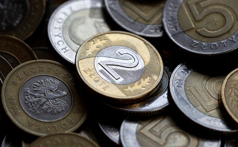 &copy; Reuters. FILE PHOTO: Polish currency zloty coins are seen in this photo illustration taken in Warsaw, Poland, September 29, 2012. REUTERS/Peter Andrews/File Photo