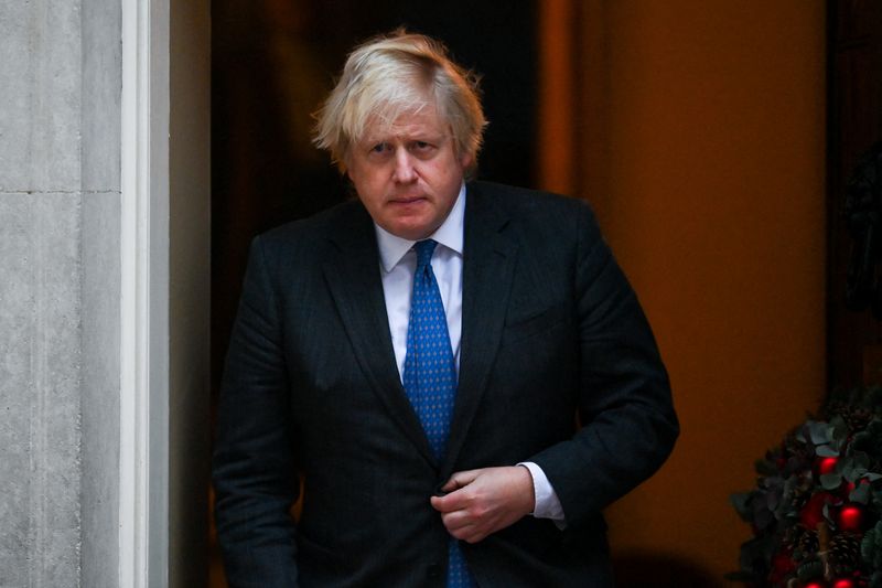 © Reuters. FILE PHOTO: British Prime Minister Boris Johnson leaves Downing Street 10 to meet with Oman's Sultan Haitham bin Tariq, in London, Britain December 16, 2021. REUTERS/Dylan Martinez