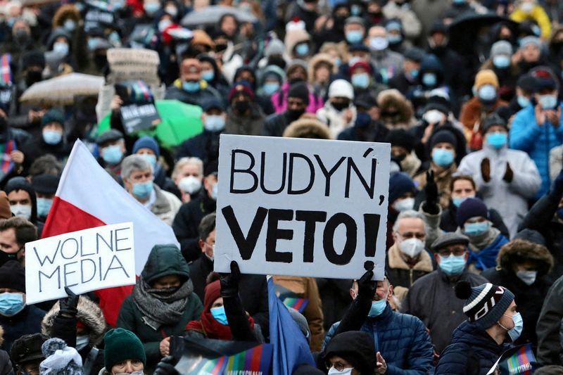 &copy; Reuters. FILE PHOTO: People take part in a rally to protest against a media bill passed by Poland's parliament that critics say aims to affect the operations of news channel TVN24 owned by U.S. company Discovery Inc, in Krakow, Poland, December 19, 2021. Jakub Por