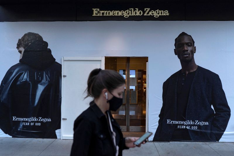 &copy; Reuters. Plywood covers the windows of an Ermenegildo Zegna store in Chicago, Illinois, U.S. October 13, 2020. Chicago police have warned local retailers to prepare for possible protests around Election Day. Picture taken October 13, 2020. REUTERS/Moe Zoyari